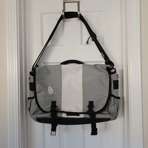 Timbuk Gray & White Messenger Bag